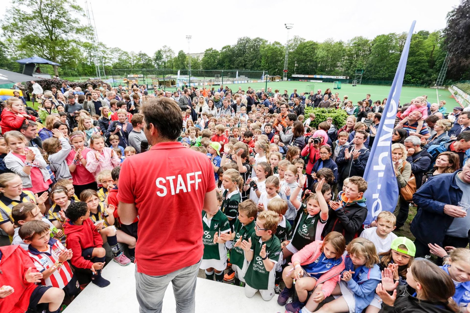 Staff du Challenge Léopold Dumont face aux jeunes joueurs